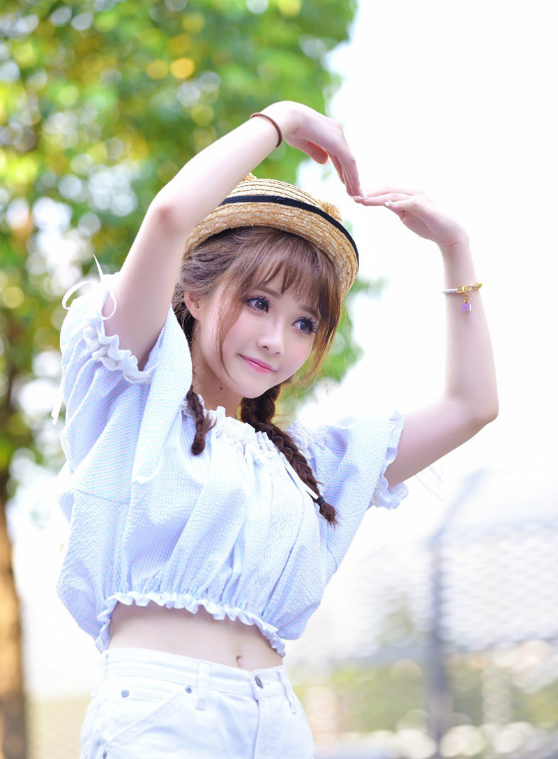 “啪~”